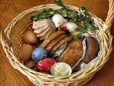 basket with 'święconka'